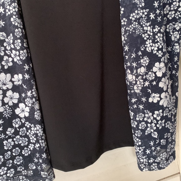 Lauren Petites top with attached tank top - Picture 4 of 5